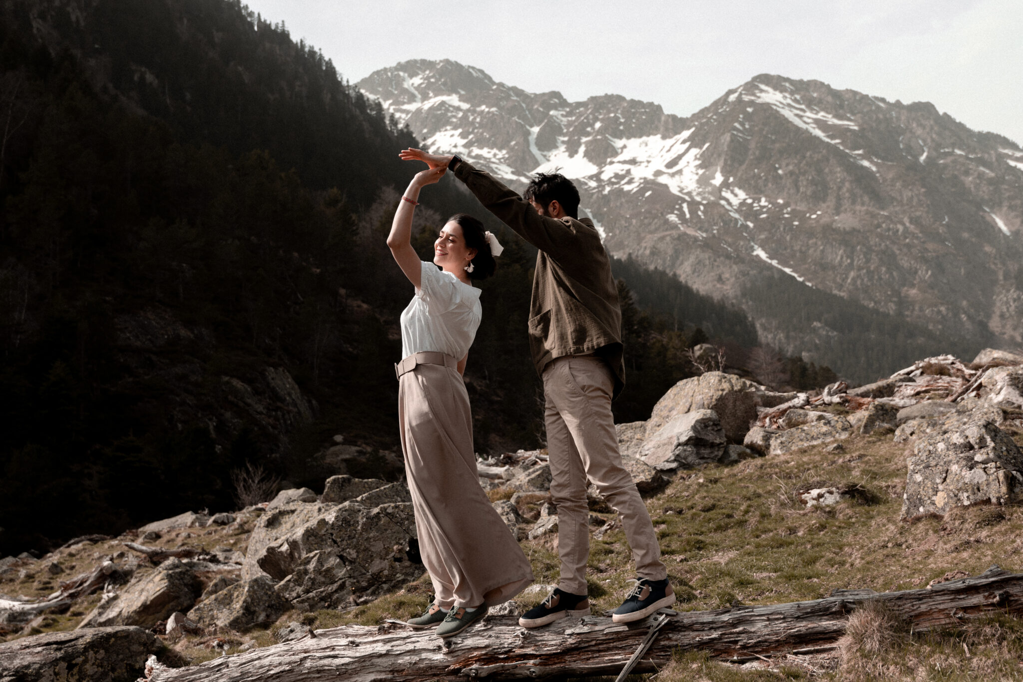 Séance couple en montagne par Evelyne Oustrain Photographe à pau