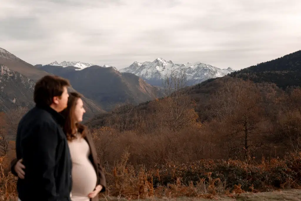 Séance grossesse en montagne par Evelyne Oustrain Photographe à Pau