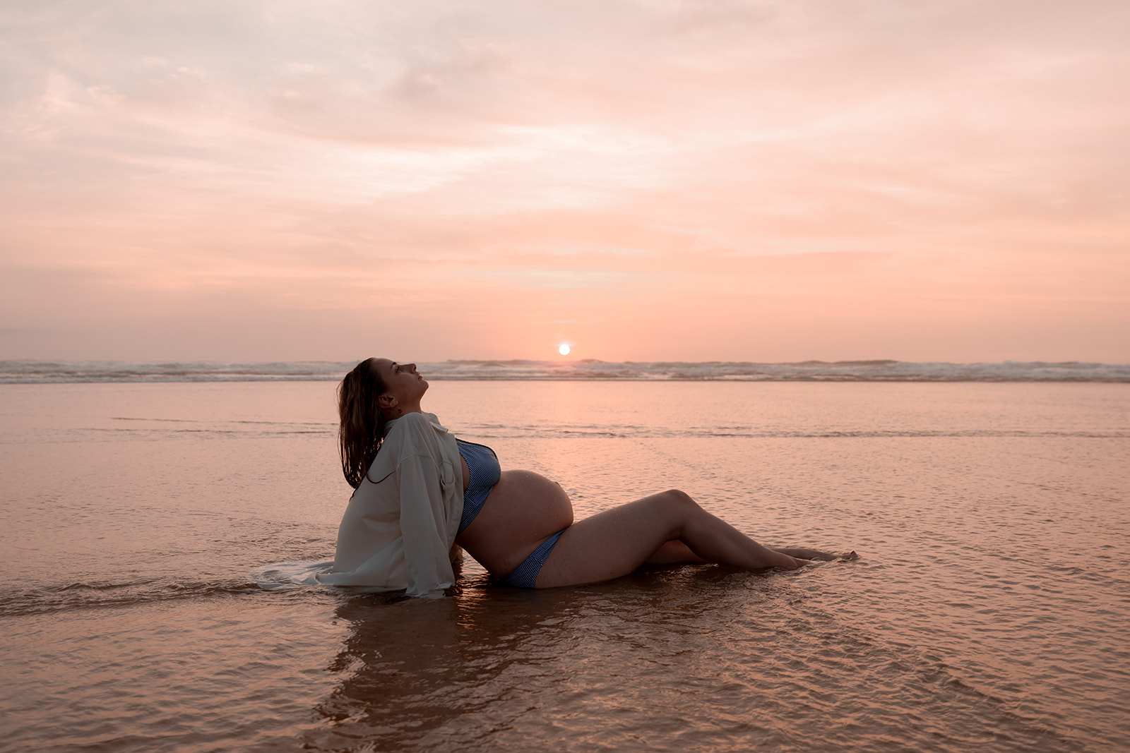 séance grossesse à la plage Evelyne Oustrain Photographe