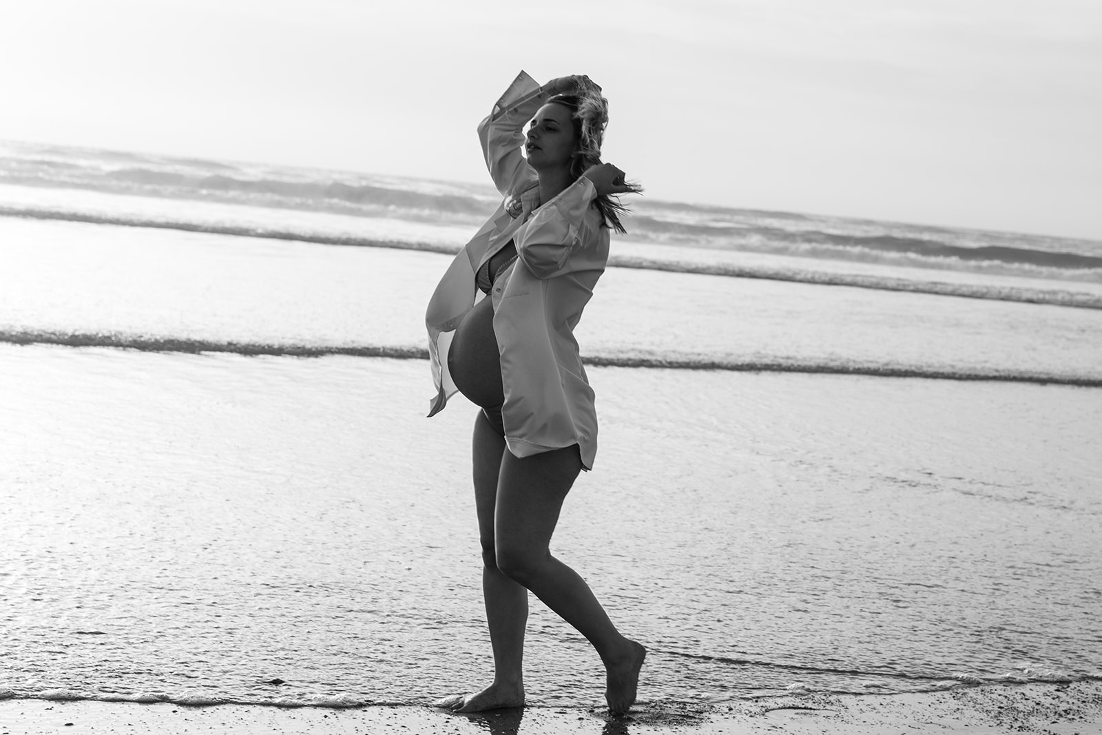 séance grossesse à la plage Evelyne Oustrain Photographe