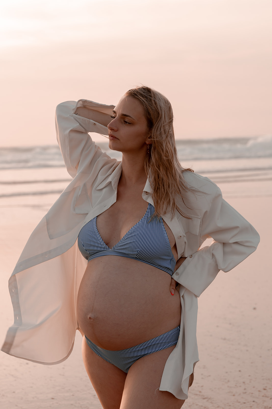 séance grossesse à la plage Evelyne Oustrain Photographe