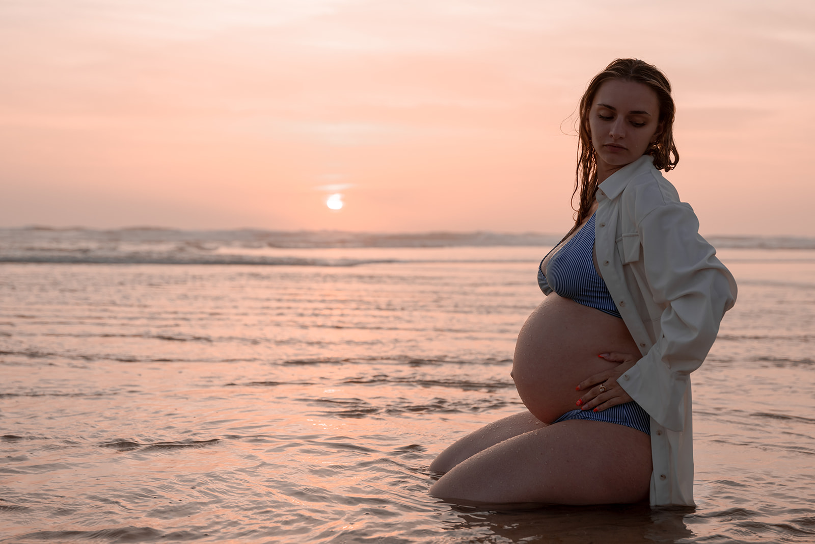 séance grossesse à la plage Evelyne Oustrain Photographe