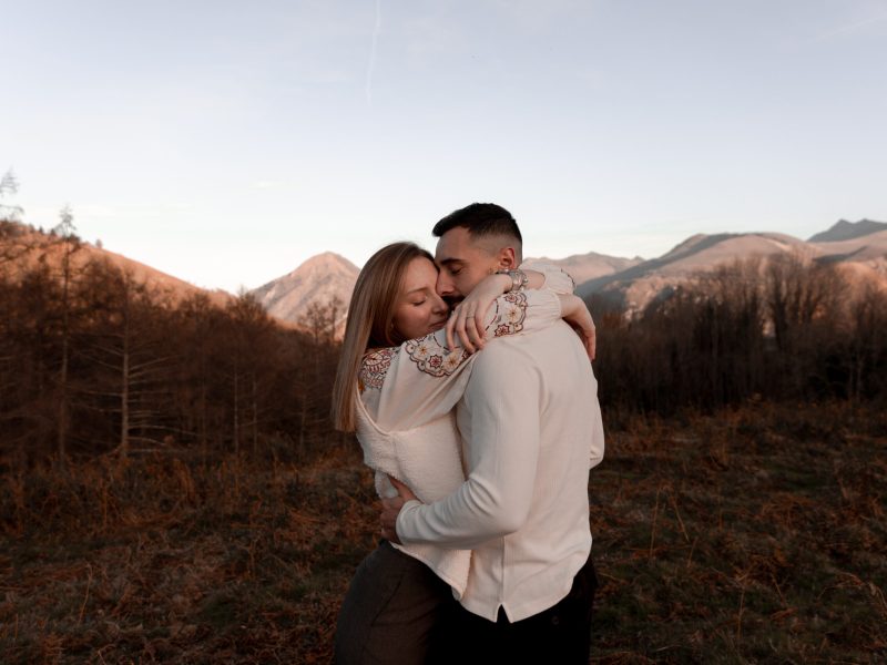 Séance couple dans les Pyrénées par Evelyne Oustrain Photographe à Pau