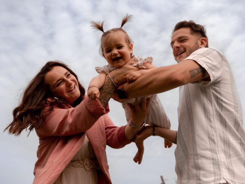 Séance famille dans les airs par Evelyne Oustrain Photographe à Pau